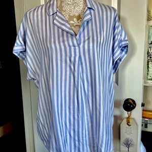 Beach Lunch Lounge Oversized blouse in beautiful blue and white stripes.